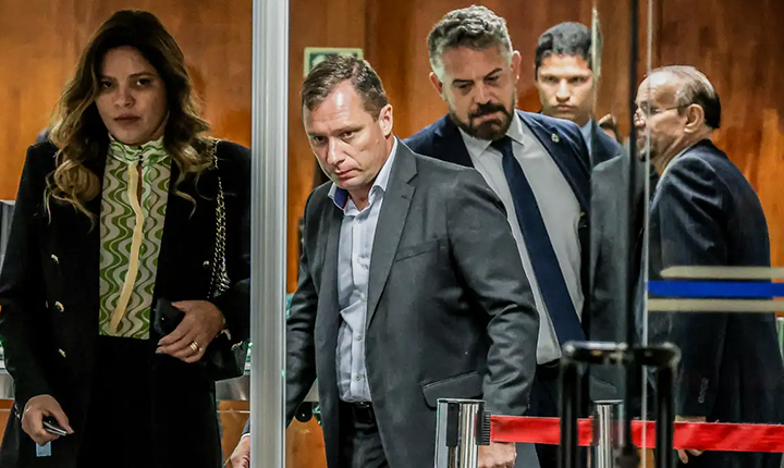 Bolsonaro recebeu US$ 86 mil em dinheiro vivo por venda ilegal de joias