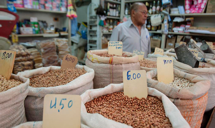 A tempestade no prato: por que a comida ficou mais cara no Brasil