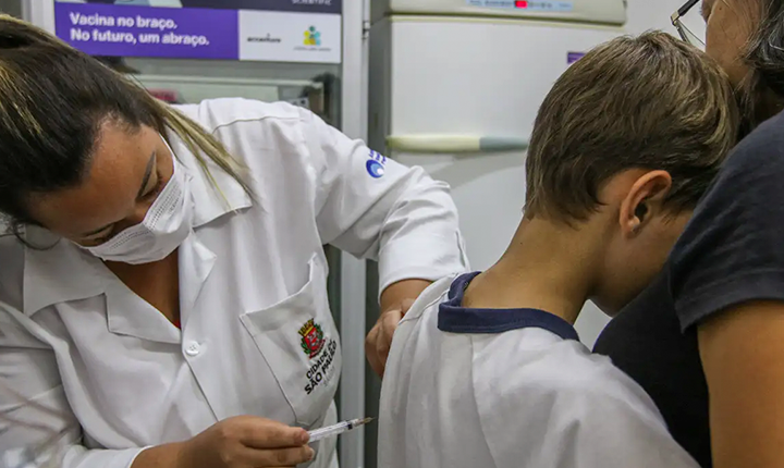 Campanha busca vacinar adolescentes contra o HPV no Brasil