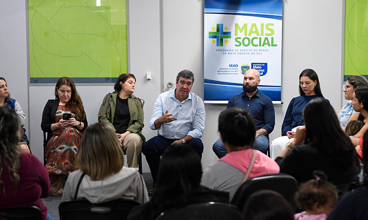 Riedel explica programa Criança na Creche e recebe sugestões de mães solo