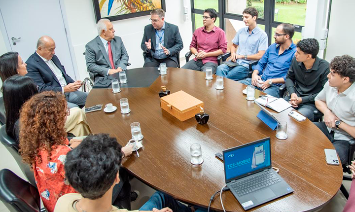 Estagiários de TI do TCE-MS desenvolvem aplicativo que moderniza acesso às informações institucionais
