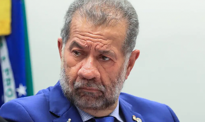 Demissão de Lupi e plano de ressarcimento do INSS marcam reação do governo a fraude