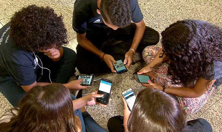 Adolescentes não têm apoio para lidar com redes sociais, diz pesquisa