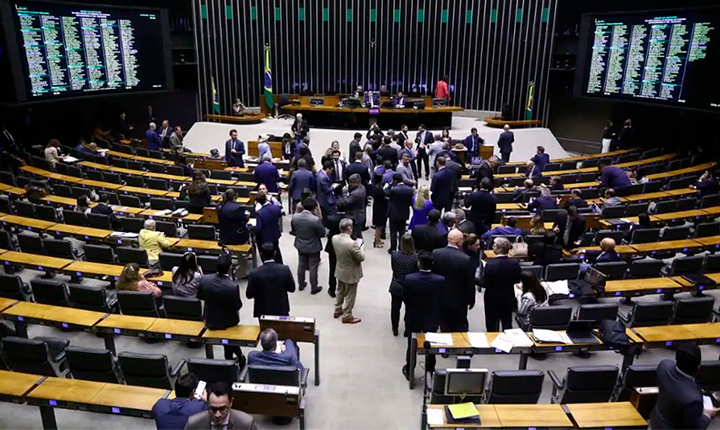 Número de deputados cresce, a nossa conta também