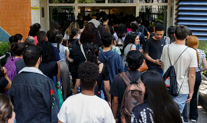 Lula sanciona lei que amplia cotas para negros em concursos