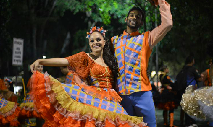 Arraial de Santo Antônio reúne pratos típicos e preços populares