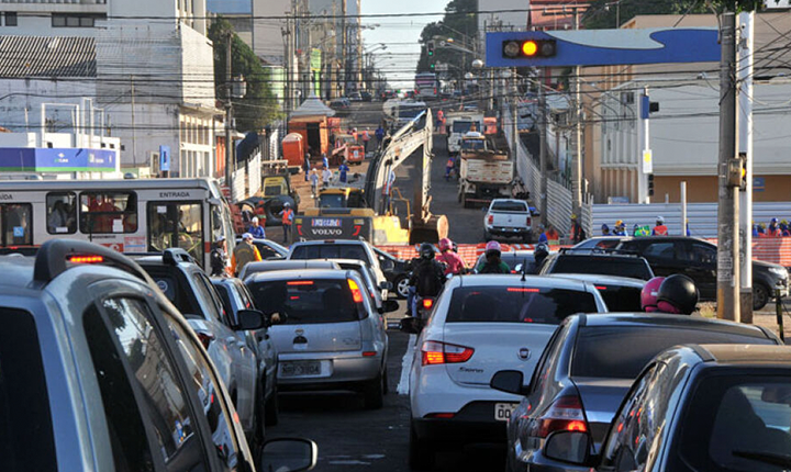 Campo Grande enfrenta caos no trânsito
