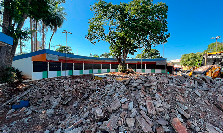 Praça dos Imigrantes é cenário de abandono em Campo Grande