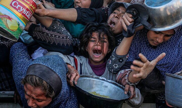 Soldados israelenses assassinam palestinos que buscavam comida em Gaza