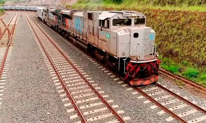 Brasil e China assinam acordo que prevê ferrovia ligando Atlântico e Pacífico