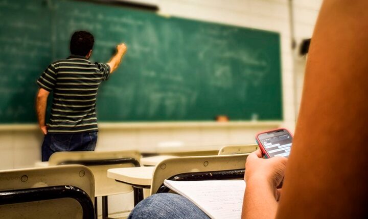 Proibição do celular nas escolas tem impacto positivo em MS