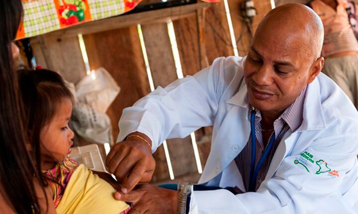 Trumpismo ataca o Mais Médicos e revoga vistos de coordenadores