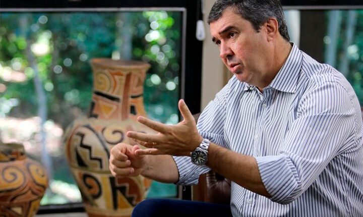 Riedel assina decreto que limita despesas do estado