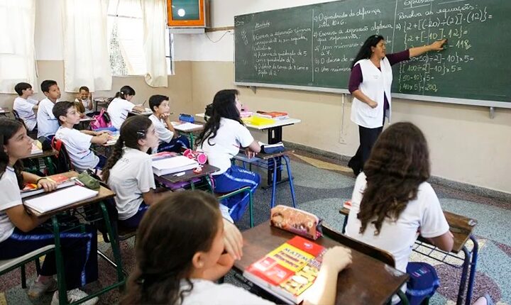 CNE propõe diretrizes para uso de IA na formação de professores