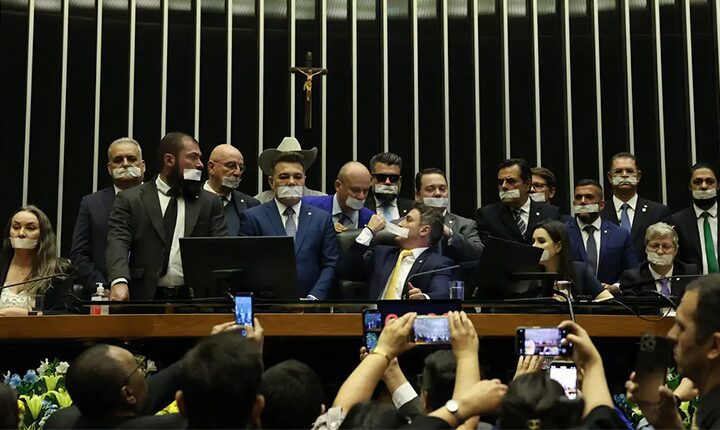 Deputados golpistas vão ter que se explicar na Corregedoria