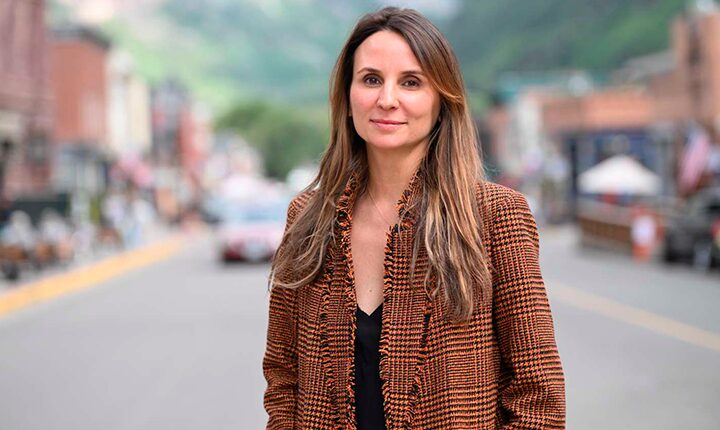 ‘Teologias apocalípticas’ ganham força em momentos de crise, diz Petra Costa