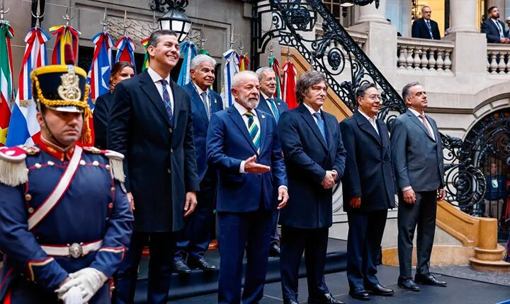 Mercosul fecha pacto com europeus e mira Canadá contra Trump