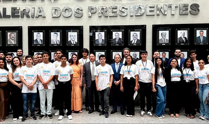 Presidente da ALEMS incentiva jovens de Aparecida do Taboado à participação política