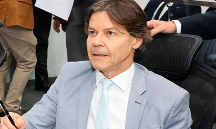 Aprovado projeto de Paulo Duarte que obriga transportadoras a avisar sobre entregas
