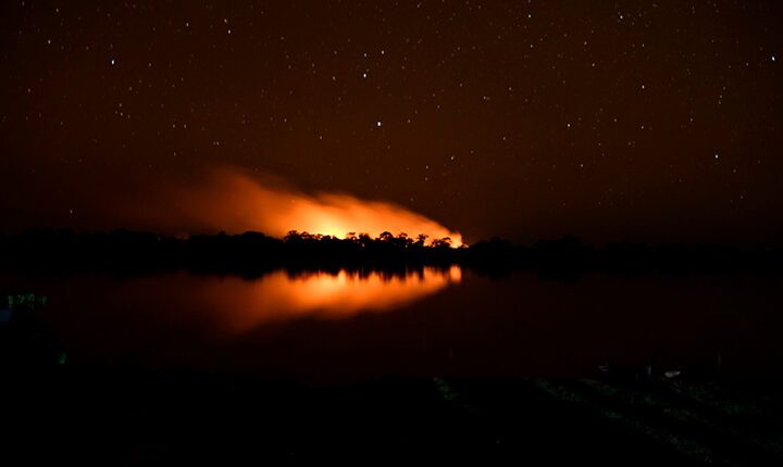 Incêndio na Serra do Amolar ameaça santuário ecológico no Pantanal