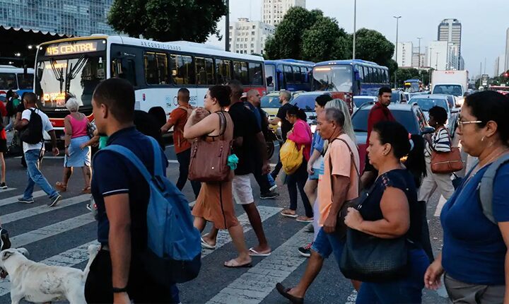 Brasil tem queda na desigualdade em educação, emprego e meio ambiente