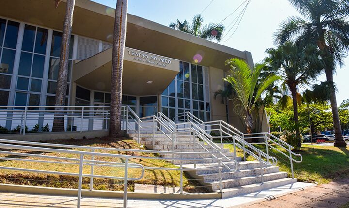 Depois de anos de abandono, capital reabre Teatro Octávio Guizzo