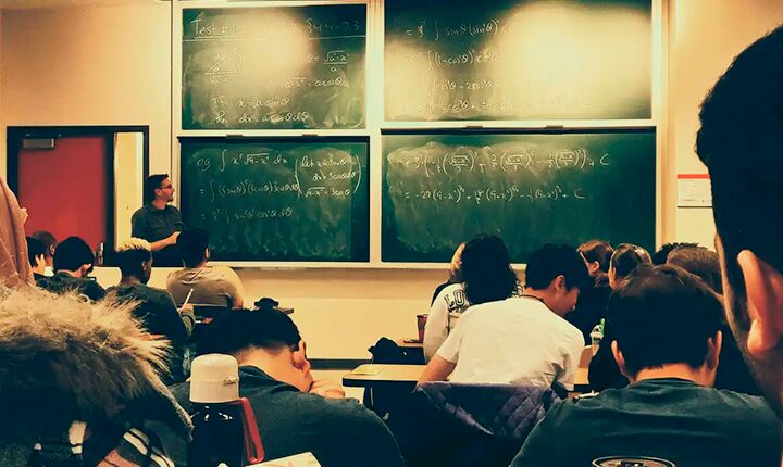 Apesar das novas tecnologias, o professor é imprescindível em sala de aula