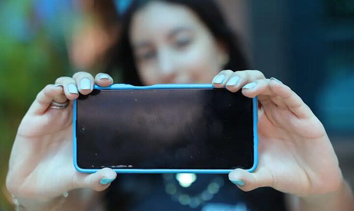 Uso de internet por adolescentes nas escolas cai de 51% para 37%
