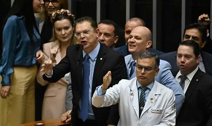 Com ajuda de Tarcísio, direita enterra MP do IOF e tira R$ 46 bi dos brasileiros