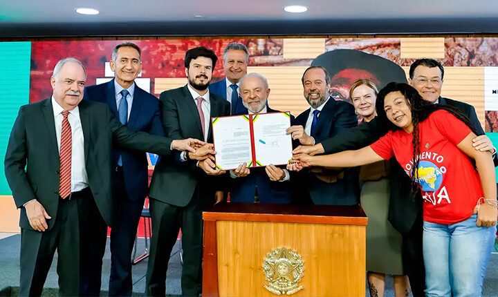 Luz gratuita vira lei e alcança 60 milhões de brasileiros