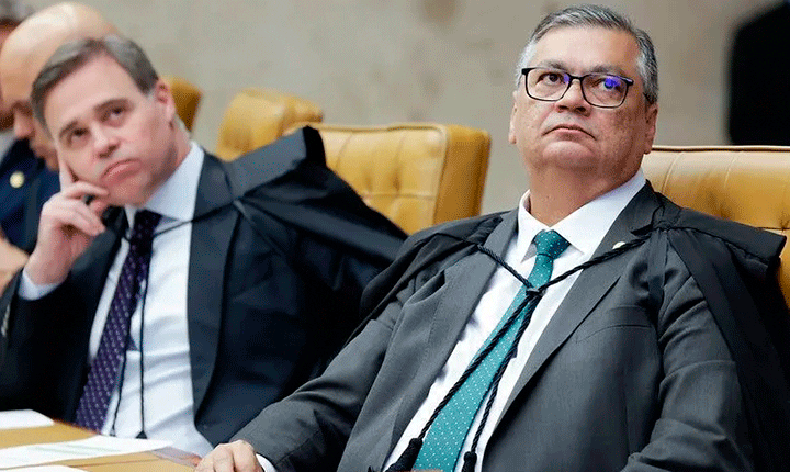 De “terrivelmente evangélico” a “incrivelmente sabujo”