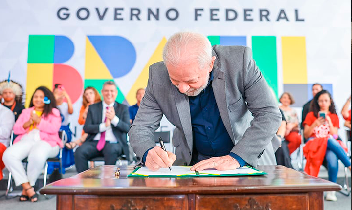 Lula sanciona lei que amplia isenção do IR para quem ganha até R$ 5 mil