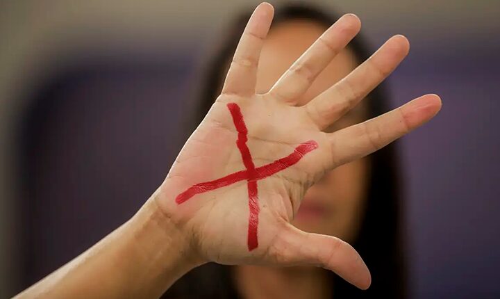 Mais de 70% das agressões contra mulheres têm testemunhas, diz estudo