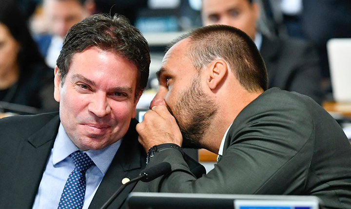 Câmara decreta perda de mandato de Eduardo Bolsonaro e Alexandre Ramagem