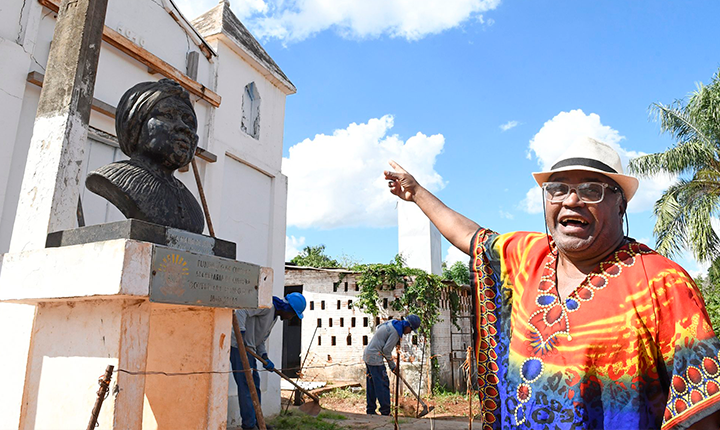 Moradores da Tia Eva comemoram início das obras de restauração