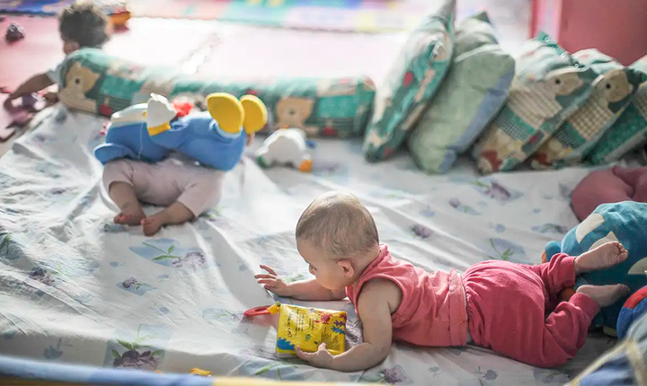 Pobreza afeta desenvolvimento de bebês desde 6 meses, mostra pesquisa
