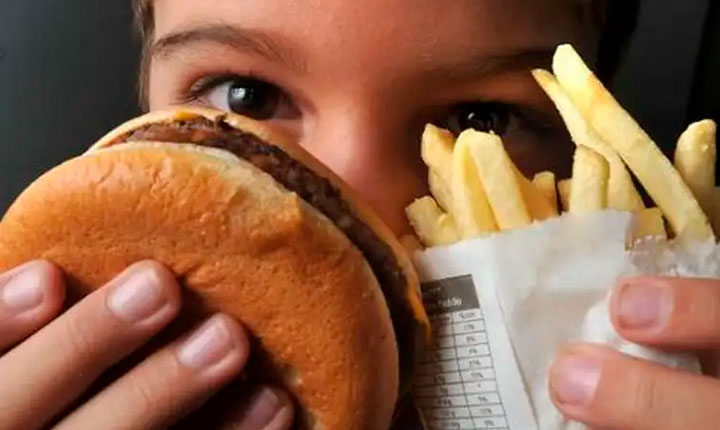 Estudo compara consumo de ultraprocessados ao tabagismo