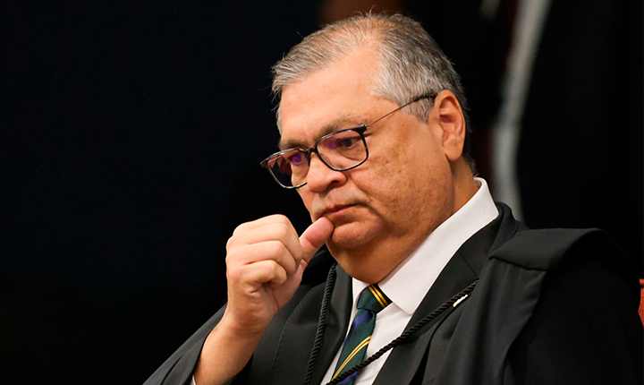 Dino amplia veto a supersalários e proíbe novas leis para driblar teto constitucional