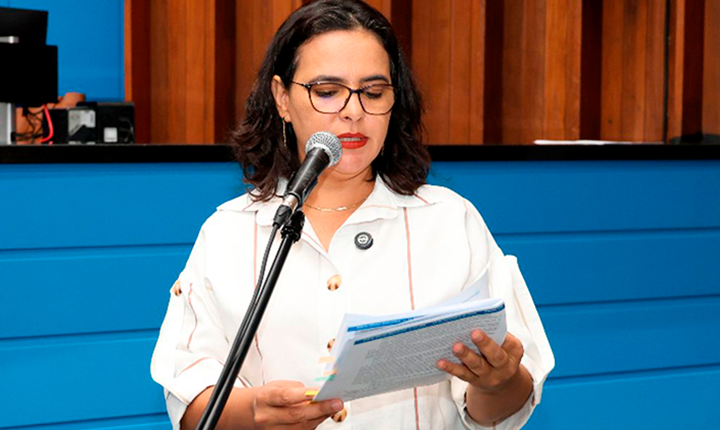 Gleice Jane cobra transparência e defende prioridade a professores licenciados na rede estadual