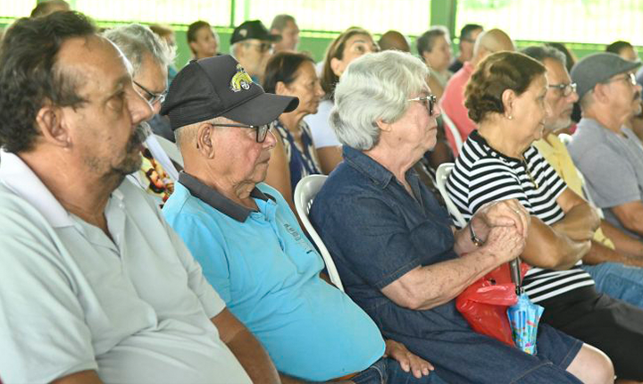 Escritura em mãos: famílias da capital celebram conquista histórica após quatro décadas