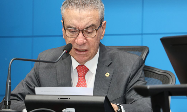 Projeto autoriza instalação em condomínios de estações para recarga de veículos elétricos