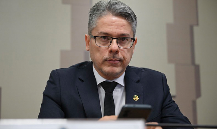 Alessandro Vieira desvia foco, mira STF e ignora atores centrais do sistema criminoso