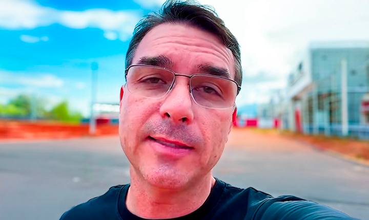 Flávio Bolsonaro investe em fakenews para atingir Lula