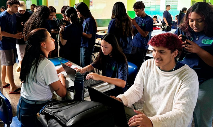Programa Pioneiros conecta estudantes do ensino médio ao mercado de trabalho