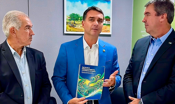 Riedel entrega a Flávio Bolsonaro propostas do agro e reforça articulação política