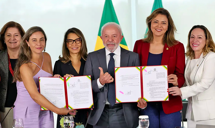Lula sanciona leis para fortalecer combate à violência contra mulheres