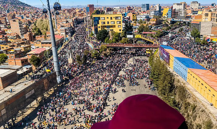 Crise econômica e protestos ampliam pressão sobre governo boliviano