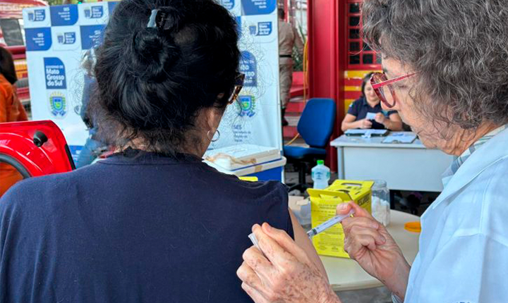 Drive-thru da vacinação registra cerca de 4 mil doses aplicadas na capitalv