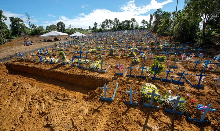 Negacionismo fez brasileiros “perderem” 3,4 anos de vida na pandemia