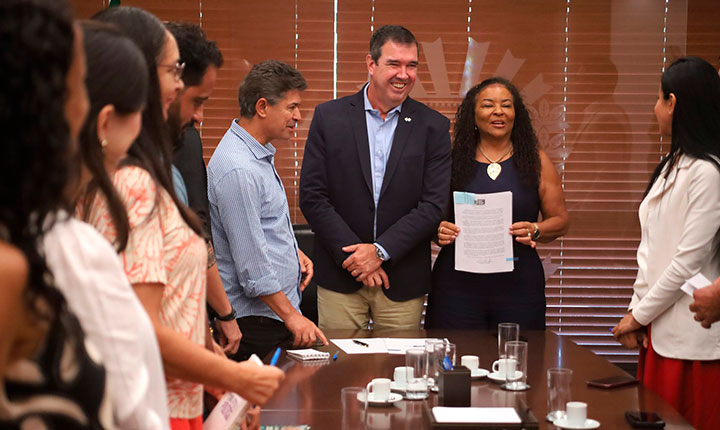 Riedel autoriza novo concurso com 2 mil vagas para professores da Rede Estadual